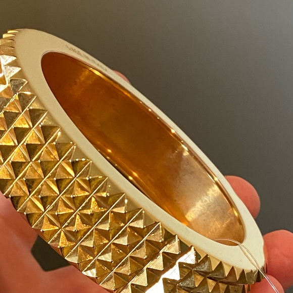 NWT Authentic Luxury Minimalist RARE Burberry gold plated spiked bangle/bracelet - Picture 15 of 17